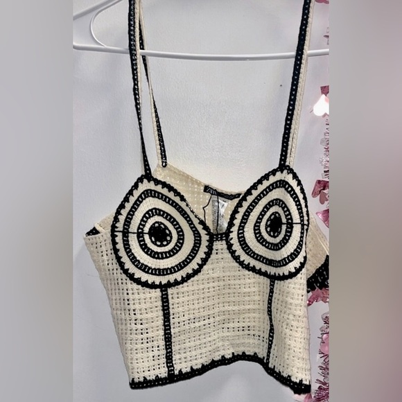 🆕 Zara Crochet Cream and Black Top Size Large - Picture 2 of 6